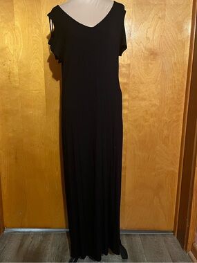 The Pyramid Collection Large Elegant Black Short Sleeve Cut Out Dress